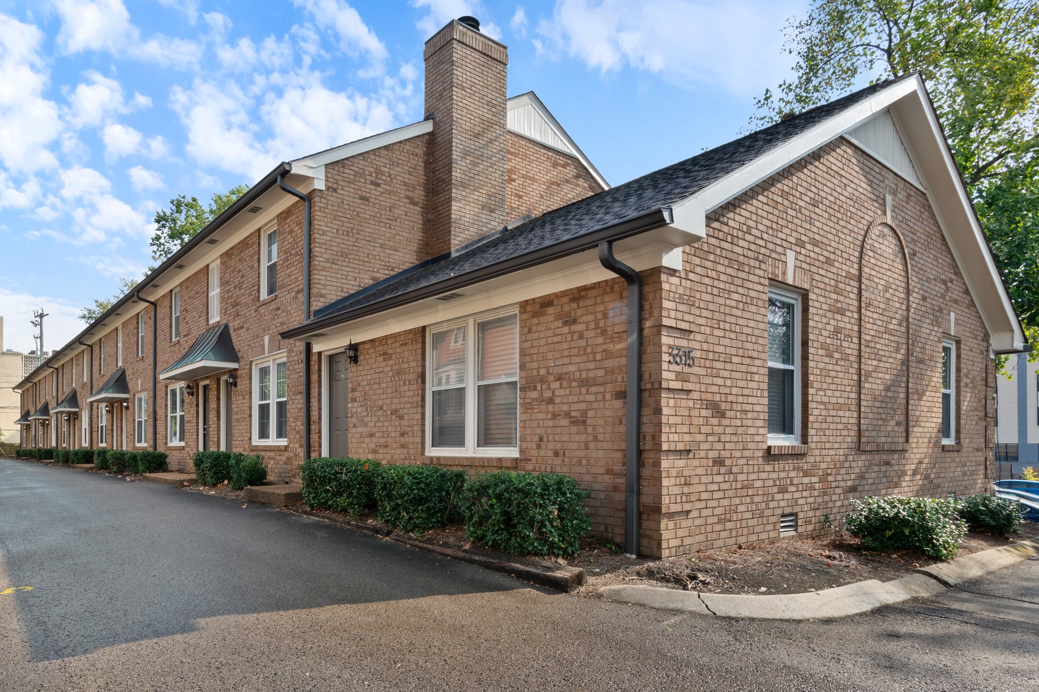 3315 Fairmont Dr